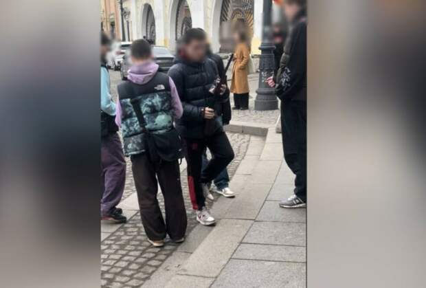 Подозрительный парень с ружьем появился возле СПбГЭУ и напугал студентов