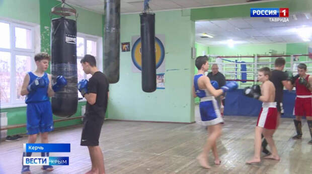 В Керчи идёт капитальный ремонт стадиона имени 50-летия Октября