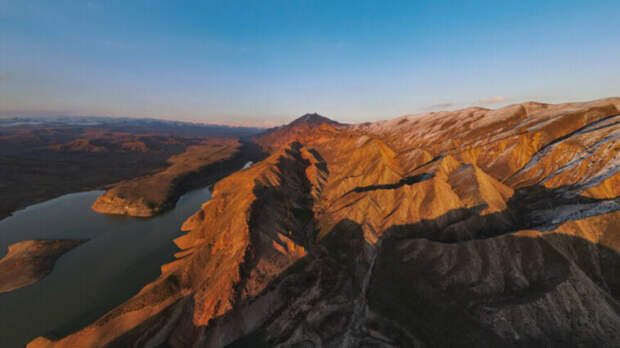 Путешественники со всего мира устремились к Розовому каньону в Армении