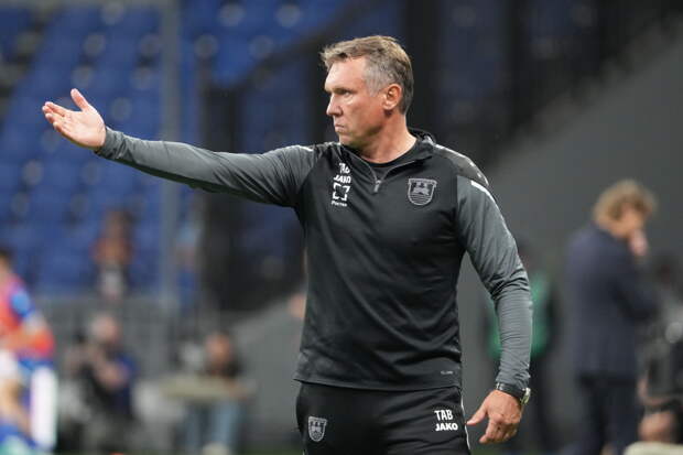 Главному тренеру «Балтики» Талалаеву провели операцию на кишечнике