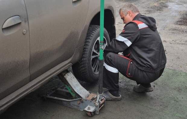 Автолюбителям назвали лучшее время для подготовки машины к весне