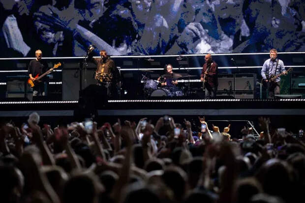 Oasis посмеялись над ценами на билеты: Галлахеры могут получить миллиарды за тур
