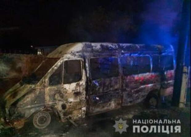 В Николаеве подожгли автобус