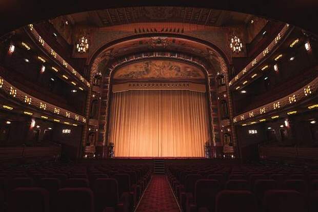 МХАТ имени Горького обессценили на 2 млрд рублей