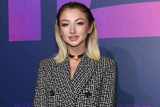 Певица Марго Овсянникова сыграла в шоу Евгения Плющенко «Белоснежка»