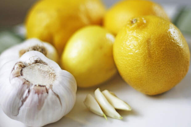 Как лимон помогает мозгу: комбинация с чесноком самая эффективная