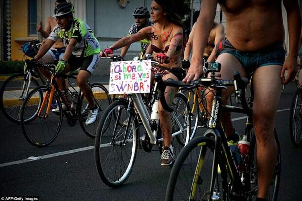 Движение "Голышом на велосипеде" добралось и до Мексики!