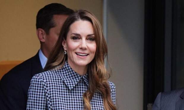 В платье с любимым принтом и серьгах, которые подарил муж: Кейт Миддлтон посетила детский благотворительный фонд Анны Фрейд