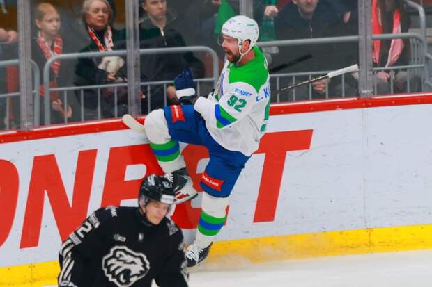 Евгений Кузнецов дисквалифицирован на одну игру плей‑офф за жест в адрес судей