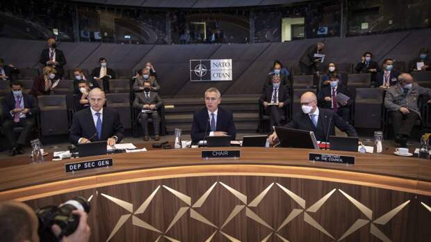 Диалог Россия — НАТО: почему Североатлантический альянс не оставляет Украине шанса на мир