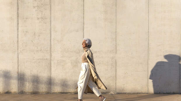 Терапевт: короткая прогулка поможет побороть сонливость после обеда