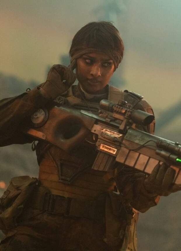 Verada Sethu as Mundy Flynn - DW S1 E3 - Doctor Who Season 1 Episode 3