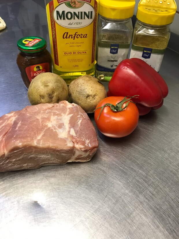 Грузинская жгучая скоблянка - казалось бы, просто обжаренное мясо с овощами, но получается бесподобно