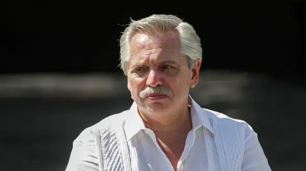 Президент Аргентины объяснил лёгкое течение COVID-19 вакциной «Спутник V»