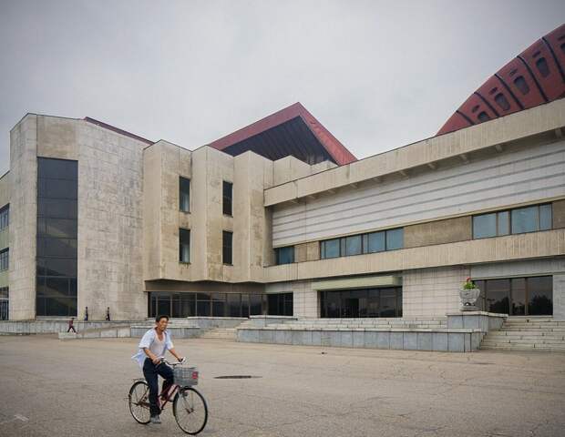 Главная библиотека  архитектура, северная корея, фотографии