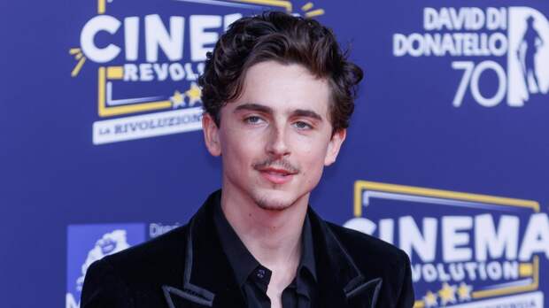 Обложку журнала Vogue с Тимоти Шаламе высмеяли в сети из-за нелепого фотошопа