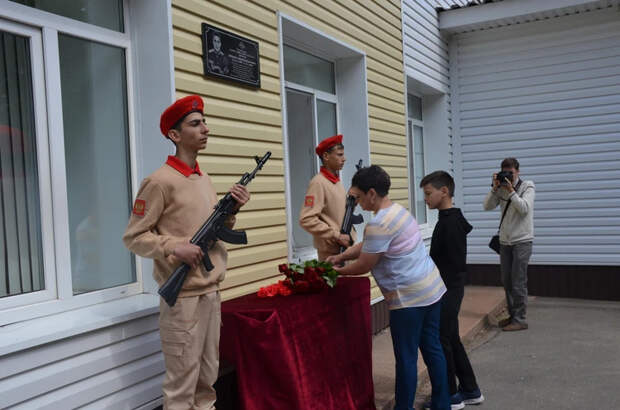 На памятное мероприятие собралось все село, родные и близкие погибшего