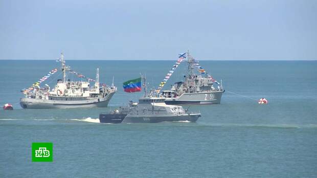 В морском параде в Калининграде приняли участие полсотни боевых кораблей
