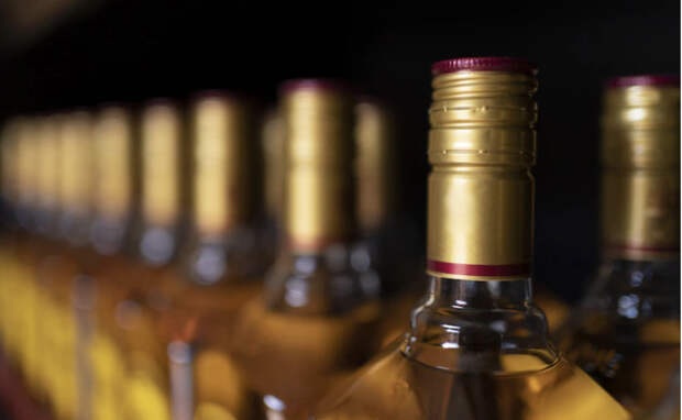 В восьми регионах частично ограничили продажу алкоголя на майские праздники