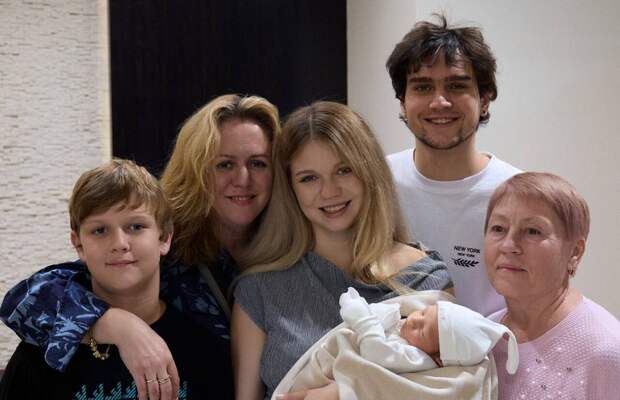 Трусова не ушла из катания после родов: как фигуристка гастролирует по стране с четырёхмесячным ребёнком на руках