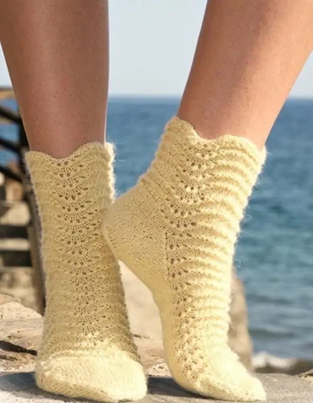 Модели носок спицами. Носки Дропс. Вязаные носки. Вязаные носки женские. Красивые вязаные носки спицами.