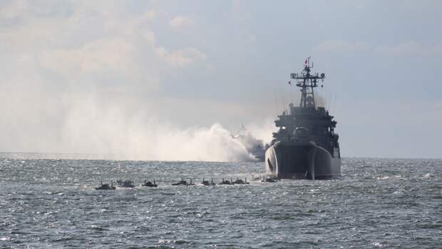 Бойцы спецназа Северного флота РФ провели противодиверсионные учения на реке Енисей