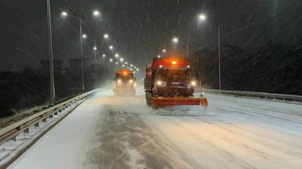 Дороги от снега в Крыму очищают больше 100 единиц техники