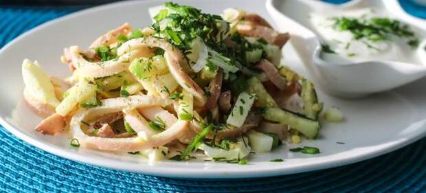 простой и вкусный салат из кальмаров