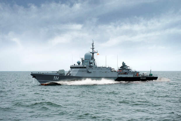 Корабельная ударная группа Балтийского флота отработала поиск и уничтожение кораблей и транспортов условного противника в море