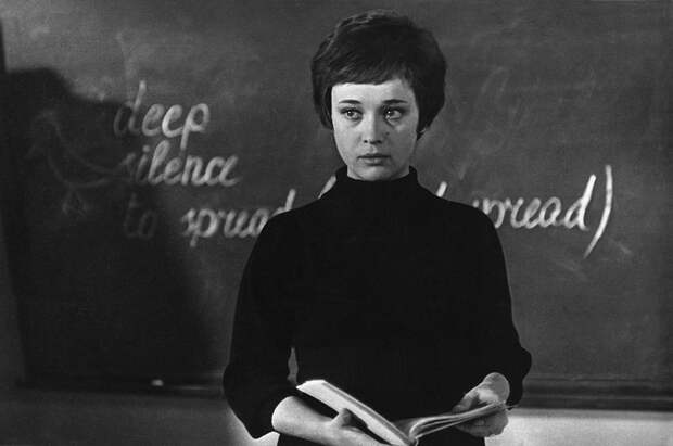 В этот же день, за день до своего 75-летия, ушла из жизни актриса театра и кино, заслуженная артистка РСФСР Ирина Печерникова.