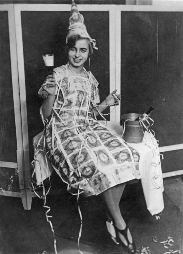 Одежда из денег, гиперинфляция в Германии, 1923 год   история, смотреть, фото