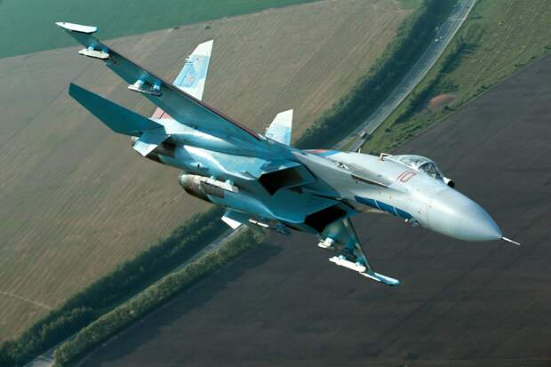 Русский Су-27 показательно перехватил F-16 Дании над Балтикой