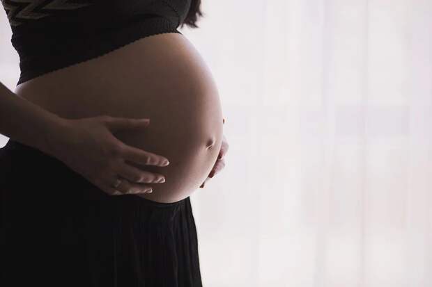 На Смоленщине приняли закон о запрете склонения к абортам