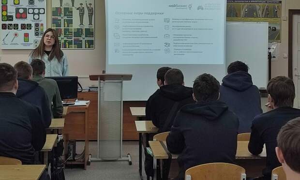 В Каргополе студентов познакомили с основами бизнеса
