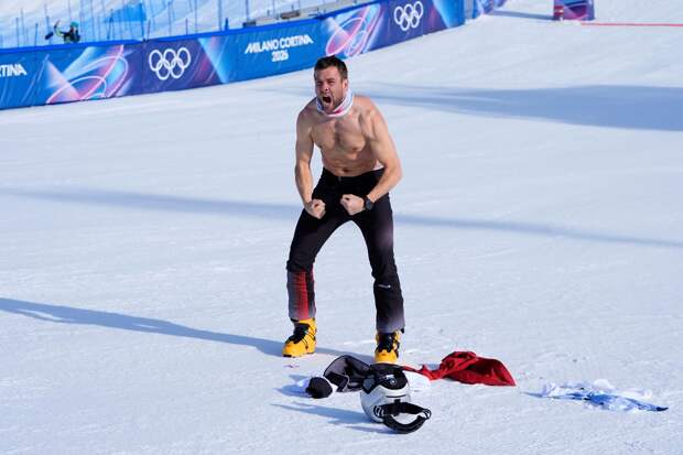 Австрийский сноубордист разделся после победы на Олимпиаде