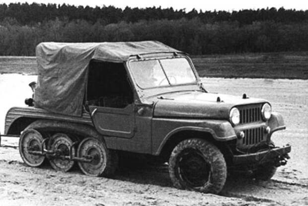 Джип С-3, построенный на шасси Москвич-415, но с пневмоцепями в задней части. 