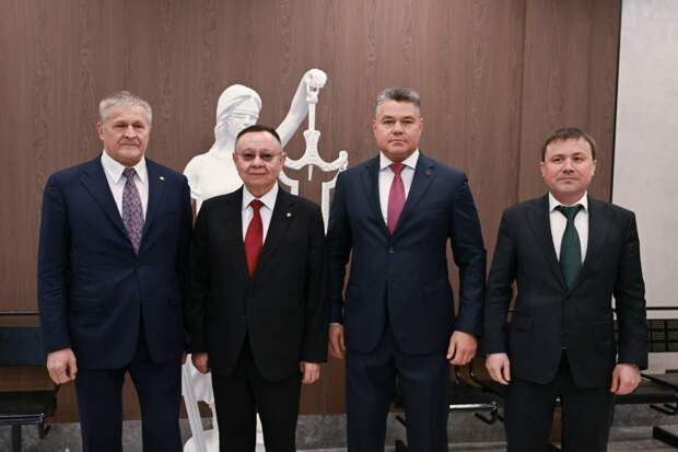 Фәйзуллин һәм Песошин Казанның Киров район судының яңа бинасын карады