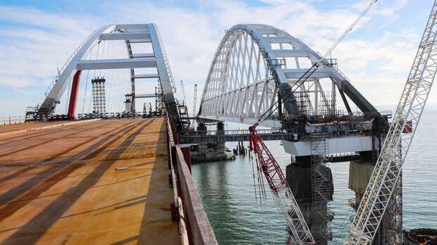 ФСБ защитит Крымский мост от террористических угроз