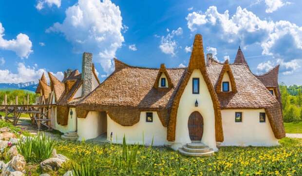 Глиняный замок Долины Фей — поистине сказочное место в Румынии