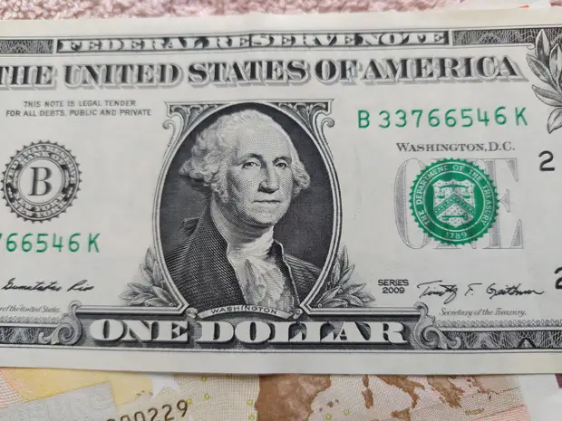 Банк России сообщил о новом порядке расчёта курсов доллара и евро