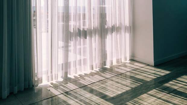 Магия восточного минимализма: японские шторы как искусство управления пространством