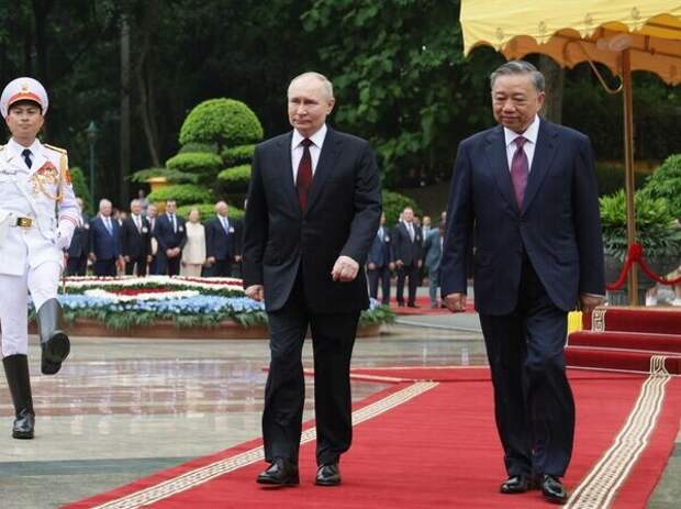"Полководец дедолларизации". Китайцы восхитились визитом Путина во Вьетнам. Эпохе токсичных валют пришел конец