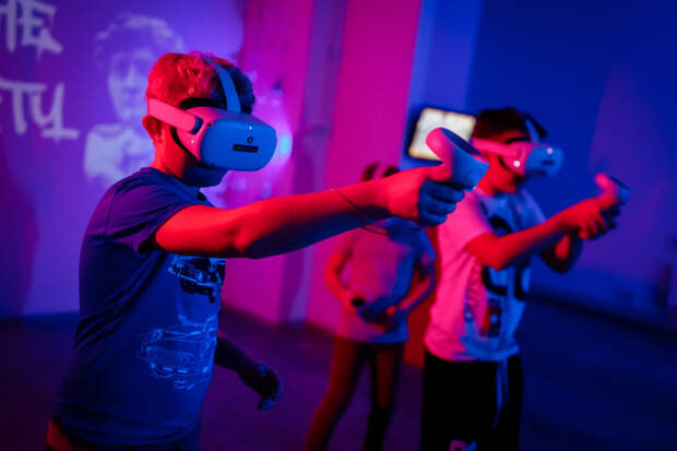 Как выбрать VR‑клуб в СПб: особенности локаций и предлагаемых развлечений