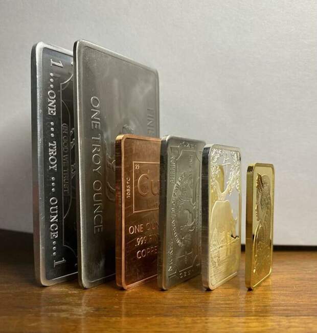 Слитки чистых металлов на 1 унцию (28 г) разного размера: алюминий, титан, медь, никель, серебро, золото