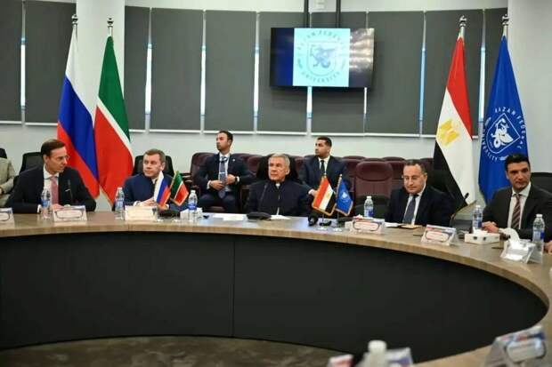 Рөстәм Миңнеханов КФУның Каһирә филиалында булды