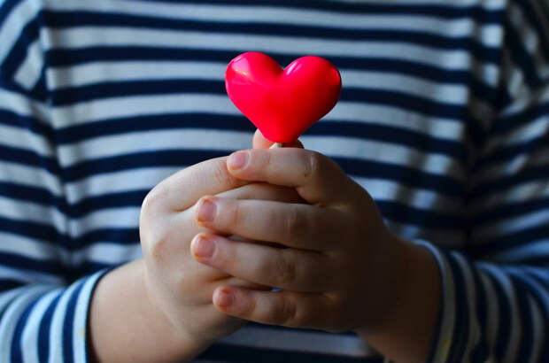 Не ждите боли в груди: кардиологи назвали неочевидные признаки проблем с сердцем