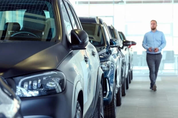 Россияне начали скупать машины с пробегом по цене до миллиона рублей
