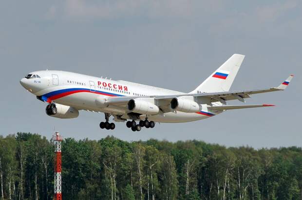 Ильюшин_Ил_96_74393201009,_Москва_Домодедово_RP3097.jpg Ильюшин_Ил_96_74393201009,_Москва_Домодедово_RP3097.jpg
