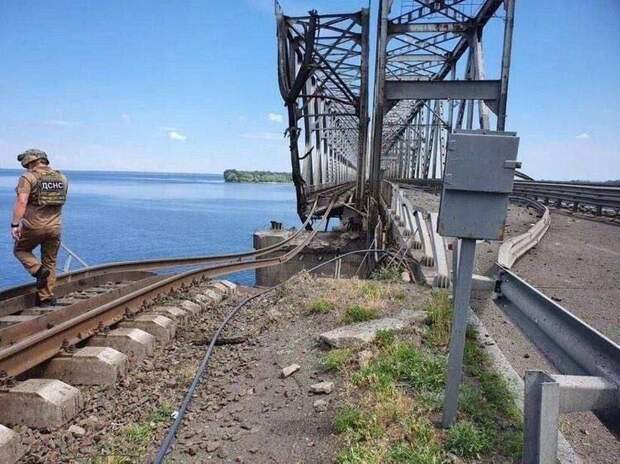 Мост в Черкассах - цел. Украинцы публикуют ложные фото с повреждениями