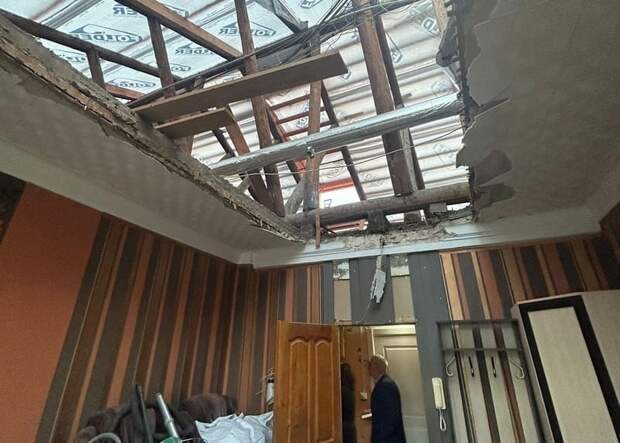 Градоначальник прокомментировал обрушение потолка в квартире на Большой Советской